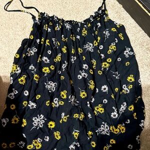 Maurice’s sunflower tank. Size 0x new without tags, smoke free and pet free home